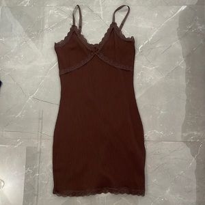 BARELY WORN BROWN MINI DRESS WITH LACE DETAILING 😇
